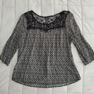 Flowy Black and White 3/4 Blouse